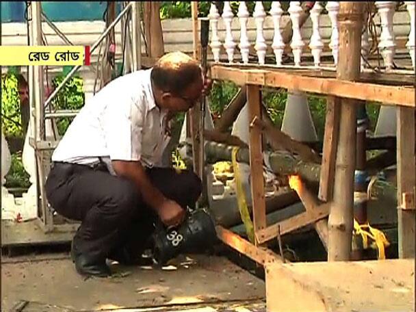 All Set For Puja Carnival At Red Road রেড রোড: শুক্রবারের শোভাযাত্রা আগে শেষ মুহূর্তের ব্যস্ততা, কঠোর নিরাপত্তা