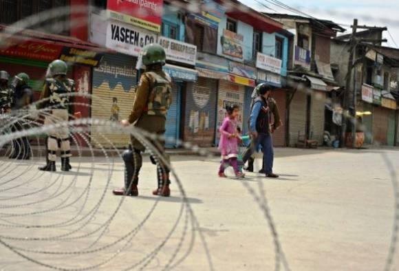 পাকিস্তানকে পাচার করা হয়েছে তথ্য, সাসপেন্ড কাশ্মীর পুলিশের ১ ডিএসপি Senior Jammu And Kashmir Cop Gave Pakistan Information Suspended পাকিস্তানকে পাচার করা হয়েছে তথ্য, সাসপেন্ড কাশ্মীর পুলিশের ১ ডিএসপি