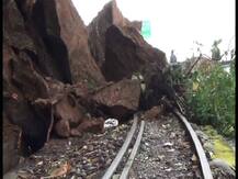 পাহাড়ে ফের ধস, বিপর্যস্ত যান চলাচল, বিপাকে পর্যটকরা