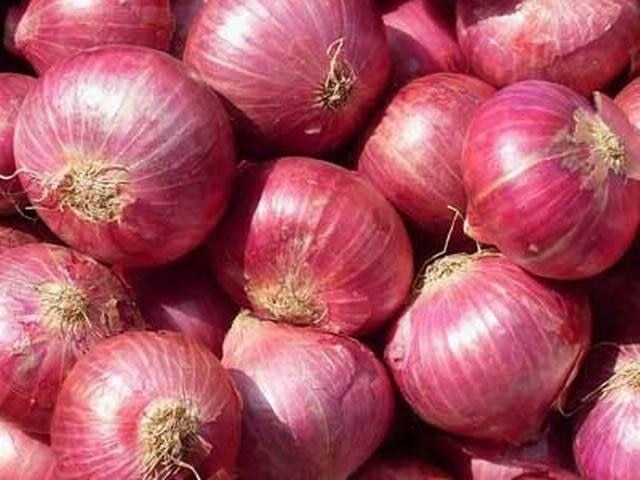 Onion Export Ban Impact Onion Prices Spike In Bangladesh After India Bans Exports ভারত থেকে রফতানি বন্ধ, বাংলাদেশে আকাশ ছুঁলো পেঁয়াজের দাম