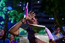 দেখুন: রাজা ভূমিবল অতুল্যতেজের মৃত্যুতে ভেঙে পড়েছেন তাইল্যান্ডের মানুষ