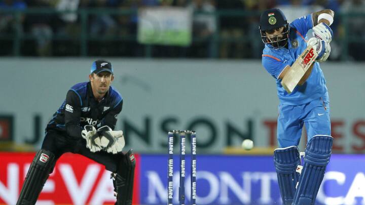 রবিবারের ম্যাচটি ছিল ভারতের ৯০০-তম একদিনের ম্যাচ। সেই ম্যাচেই অসাধারণ ব্যাটিং করে নতুন রেকর্ডের দিকে একধাপ এগিয়ে গেলেন কোহলি