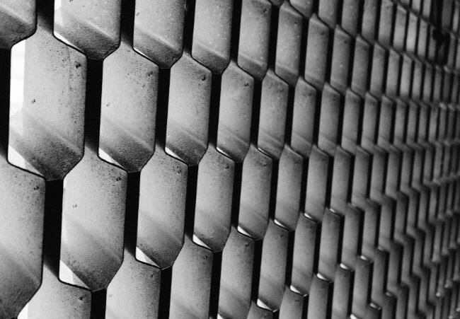 লোহায় জং ধরে যাওয়া খুব স্বাভাবিক ঘটনা। শুনলে মোটেই অস্বাভাবিক মনে হয় না। কিন্তু যদি জানা যায়, লোহায় জং ধরার জন্য প্রতি বছর ভারতে ১০০ বিলিয়ন মার্কিন ডলার ক্ষতি হয়, তাহলে চোখ কপালে ওঠা অস্বাভাবিক নয়