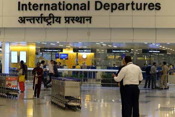 Man enters Delhi airport using fake ticket to see off wife, held স্ত্রীকে ‘সী অফ’ করতে ভুয়ো টিকিট নিয়ে বিমানবন্দরে ঢুকে আটক স্বামী
