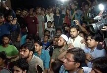 ছাত্র নিখোঁজের ঘটনা ঘিরে উত্তাল জেএনইউ, রাতভর ঘেরাও উপাচার্য