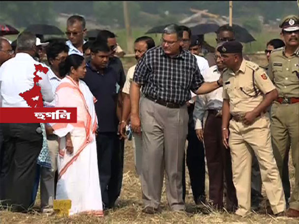 সিঙ্গুরের স্বপ্নপূরণ, চোখের জল মুছে মুখ্যমন্ত্রীর হাত দিয়ে জমি ফেরতের সূচনা