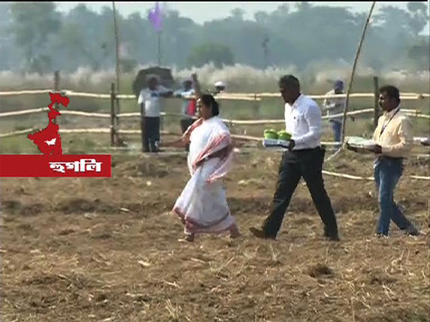 সিঙ্গুরের স্বপ্নপূরণ, মুখ্যমন্ত্রীর হাত দিয়ে জমি ফেরতের সূচনা