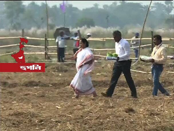 সিঙ্গুরের স্বপ্নপূরণ, মুখ্যমন্ত্রীর হাত দিয়ে জমি ফেরতের সূচনা