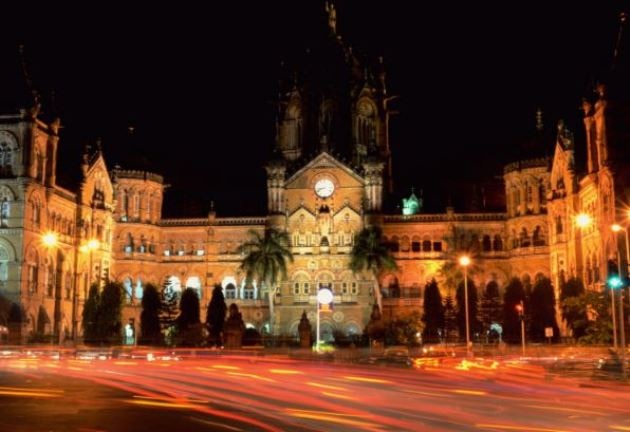 Bomb Threat anonymous phone call of bomb planted in csmt dadar and byculla search operation by mumbai police bomb squad मुंबईतील सीएसएमटी, भायखळा, दादर रेल्वे स्थानकात बॉम्ब ठेवण्यात आल्याच्या अफवांमुळं खळबळ