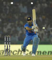 তিনটি রেকর্ড মহেন্দ্র সিংহ ধোনির