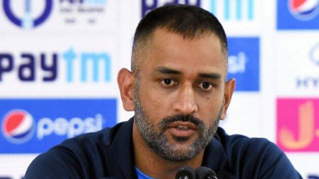 Ms Dhoni Steps Down As Captain Of Odi And T 20 Team একদিনের ও টি-২০ দলের অধিনায়কত্ব ছাড়লেন মহেন্দ্র সিংহ ধোনি