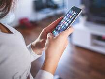 মোবাইলে অচেনা নম্বর বা সাইট থেকে আসা লিঙ্কে ক্লিক নয়, সেখানেই প্রতারণার ফাঁদ, হুঁশিয়ারি সাইবার বিশেষজ্ঞদের