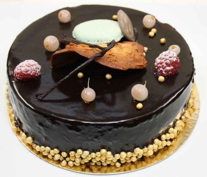 ৮ জুলাই ও ১৭ ডিসেম্বর কোনও শিশু জন্মগ্রহণ করলে সে কখনও জন্মদিন পালন করতে পারবে না। কারণ, দেশের প্রাক্তন দুই স্বৈরশাসক উল সুং এবং কিম জং উলের মৃত্যু দিবস এই দুটি দিন। 