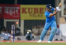 ধোনির ঘরের মাঠে প্রথম হার ভারতের, সিরিজে ফের সমতা