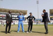 শেষ ম্যাচে টসে জিতে ব্যাটিং ভারতের