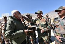 দেখুন, সেনা জওয়ানদের সঙ্গে প্রধানমন্ত্রীর দীপাবলি পালন