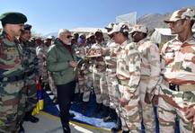 আপনারা সীমান্ত পাহারা দিচ্ছেন, তাই আমরা শান্তিতে ঘুমোচ্ছি: প্রধানমন্ত্রী বললেন সেনা জওয়ানদের