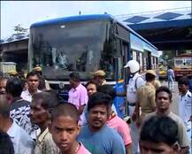 ফের শহরে বেপরোয়া বাসের দৌরাত্ম্য, হেস্টিংস মোড়ে বাসের ধাক্কায় স্কুটার আরোহীর মৃত্যু