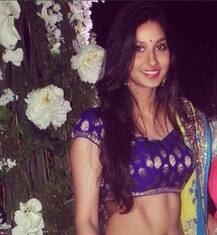 দেখুন: সোশ্যাল মিডিয়ায় শোরগোল ফেলেছেন বলিউডের প্রাক্তন অভিনেত্রীর মেয়ে