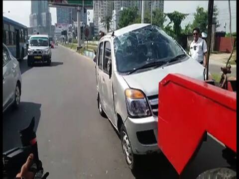 ফের মা উড়ালপুলে দুর্ঘটনা, নিয়্ন্ত্রণ হারিয়ে উল্টে গেল গাড়ি ফের মা উড়ালপুলে দুর্ঘটনা, নিয়্ন্ত্রণ হারিয়ে উল্টে গেল গাড়ি