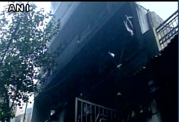 Fire Break Out At Delhi Building দিল্লির শাহদরায় বহুতলে বিধ্বংসী আগুন, নাবালিকা সহ তিনজনের মৃত্যু, আহত ১০