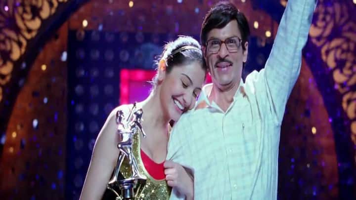 অনুষ্কা শর্মার প্রথম ছবি ‘রব নে বনা দি জোড়ি’-তে সম্পূর্ণ বিপরীত স্বভাবের দ্বৈত চরিত্রে অভিনয় করেন শাহরুখ। তাঁর অভিনয় যথারীতি প্রশংসিত হয়। ছবিটিও সুপারহিট হয়
