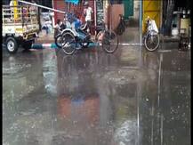 নিম্নচাপের জেরে সকাল থেকে তুমুল বৃষ্টি কলকাতা সহ দক্ষিণবঙ্গে