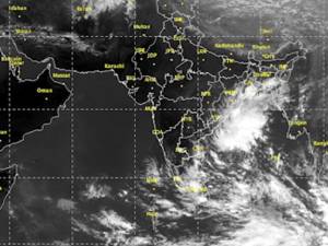 বঙ্গোপসাগরে ফের সাইক্লোনের ভ্রুকূটি, নিম্নচাপের বৃষ্টিতে ভাসল কলকাতা সহ দক্ষিণবঙ্গ