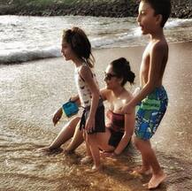 দেখুন! শ্রীলঙ্কার সমুদ্রতটে বাচ্চাদের সঙ্গে ছুটি কাটাচ্ছেন মান্যতা: তবে নেই সঞ্জয়