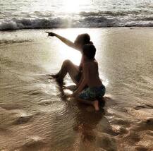 দেখুন! শ্রীলঙ্কার সমুদ্রতটে বাচ্চাদের সঙ্গে ছুটি কাটাচ্ছেন মান্যতা: তবে নেই সঞ্জয়