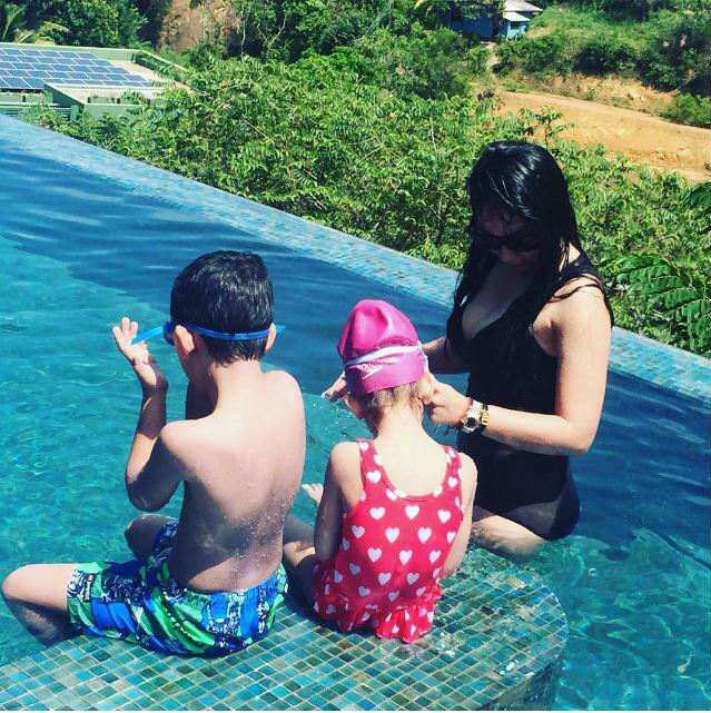 নায়িকা হতে চেয়েছিলেন মান্যতা। কিন্তু বাবার মৃত্যুর পর ঘাড়ে সংসারের দায়িত্ব এসে পড়ায় তা হতে পারেনি। 