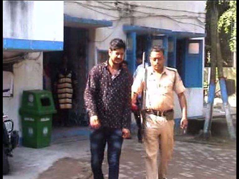 Youth Allegedly Rape A Girl In Bidhannagar Arrested বিধাননগরে কালীপুজোয় ঠাকুর দেখানোর নামে নিয়ে গিয়ে তরুণীকে ধর্ষণ, গ্রেফতার যুবক