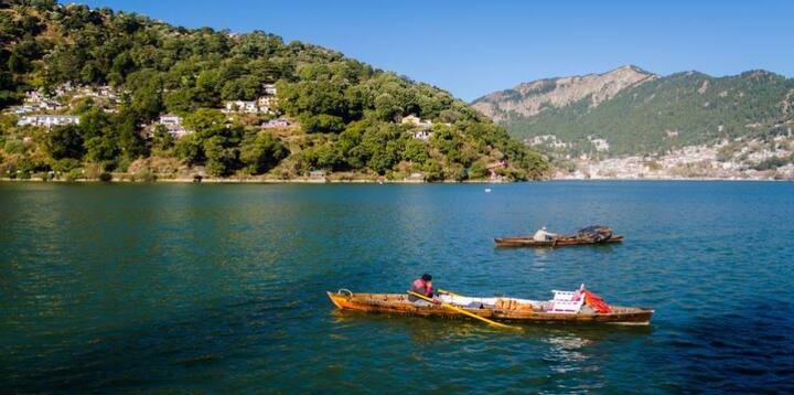 নৈনিতালের কথা কে না জানে। এখানকার পাহাড়ে ঘেরা হ্রদগুলিতে নৌকা ভ্রমণ করে দেখেছেন কখনও? 