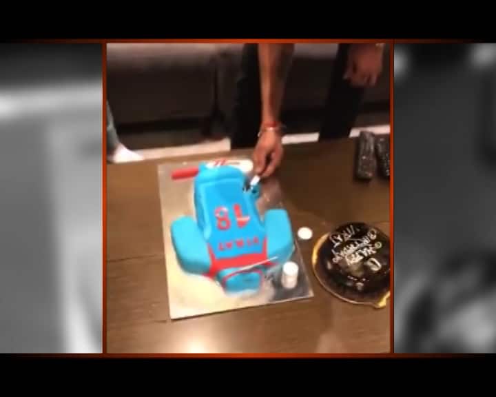 কেকটা দেখছেন? ভারতীয় দলের টিশার্টের মত।