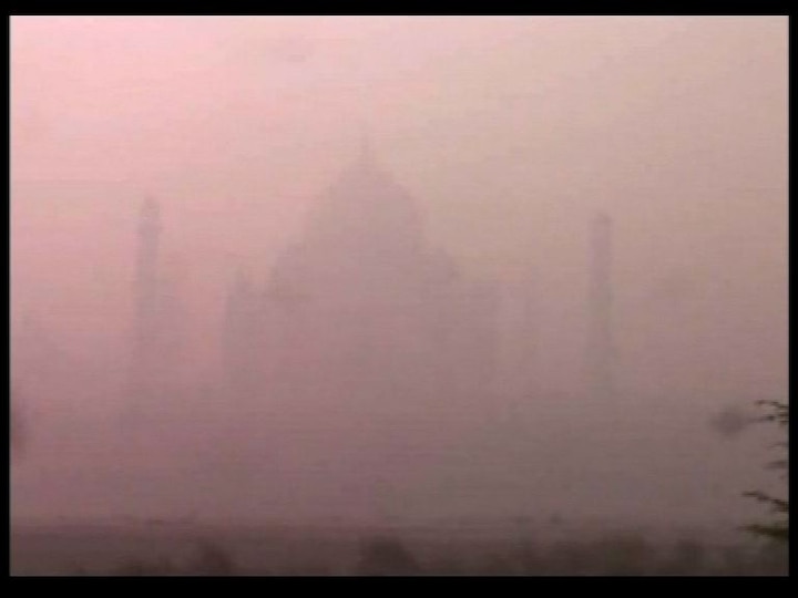 Delhi Pollution Schools Closed For 3 Days As Govt Announces Emergency Steps To Control Smog ঢাকা পড়েছে তাজমহল! দূষণের ‘গ্যাসচেম্বার’ দিল্লিতে কৃত্রিম বৃষ্টিপাত ঘটানোর ভাবনা