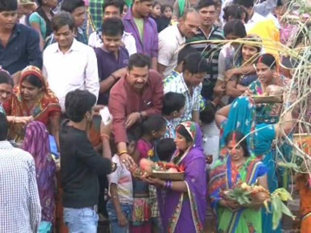 কথিত আছে, সূর্যের আলোতেই প্রকৃতির জীবনচক্র চলে। সূর্যের আলোতেই বিশ্বে প্রাণের সঞ্চার হয়। ছটপুজোয় এই সূর্যদেবেরই উপাসনা করা হয়