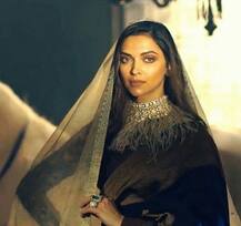 ম্যাগাজিনের ফটোশ্যুটে বেনারসীতে মাতালেন দীপিকা...