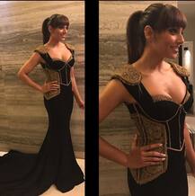 নোট বাতিলের জের, ধার করে ডিম কিনতে হল বিপাশা বসুকে!