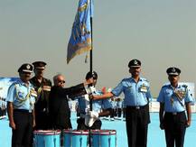 বায়ুসেনা ও স্থলসেনার ইউনিটকে প্রেসিডেন্টস স্ট্যান্ডার্ড প্রদান রাষ্ট্রপতির