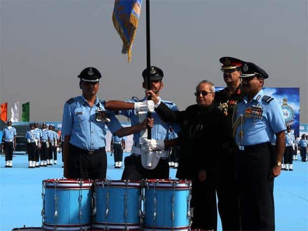 সম্মান প্রদান অনুষ্ঠানের আয়োজন করা হয়েছিল অম্বালার এয়ার ফোর্স স্টেশনে। ছবি সৌজন্য: প্রতিরক্ষামন্ত্রক