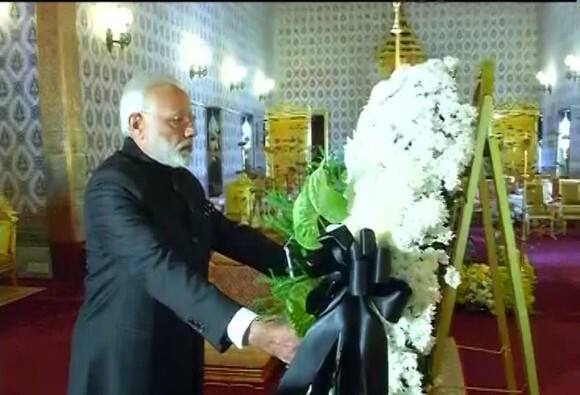 জাপান পৌঁছলেন মোদী, পরমাণু চুক্তি স্বাক্ষরের আশা Modi Arrives In Japan For Summit With Abe N Deal Likely জাপান পৌঁছলেন মোদী, পরমাণু চুক্তি স্বাক্ষরের আশা