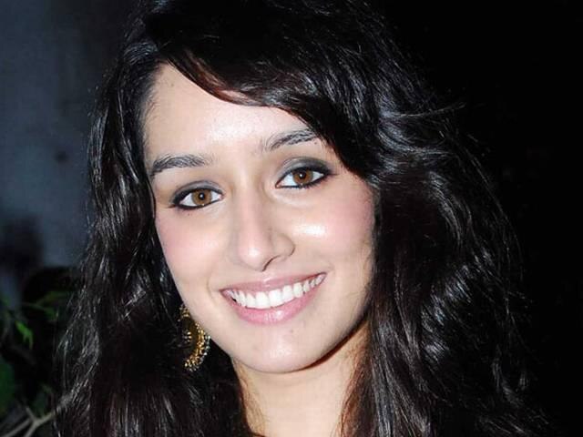 Heres How Shraddha Kapoor Responded To Her Stalker দেখুন, উত্যক্তকারীর মুখোশ জনসমক্ষে কীভাবে উন্মোচিত করলেন শ্রদ্ধা