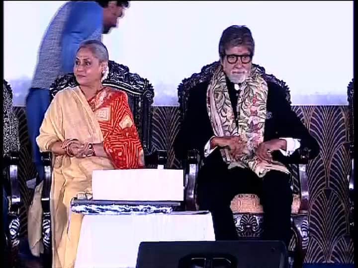 শুক্রবার নেতাজি ইন্ডোরে উত্সবের সূচনা করলেন বিগ বি। ভারতীয় সমাজ ব্যবস্থায় কীভাবে ক্ষমতার উত্তরণ ঘটেছে মহিলাদের। এবং তা কীভাবে ফুটে উঠেছে ভারতীয় সিনেমায়, সে কথা উঠে আসে বিগ বি-র বক্তব্যে।