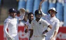 দেখুন: ভারতের দ্বিতীয় অধিনায়ক হিসেবে হিট উইকেট হলেন কোহলি