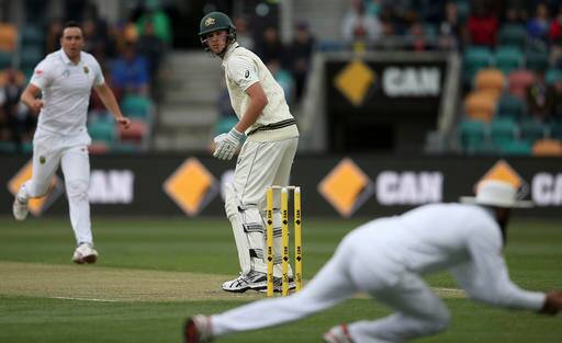 ৩২ বছরের মধ্যে ঘরের মাঠে টেস্টে এটাই অস্ট্রেলিয়ার সর্বনিম্ন স্কোর