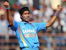 পারফরম্যান্সের পরিসংখ্যান তুলে ধরে ট্রোলিংয়ের জবাব অশোক দিন্দার, ‘দায়িত্বজ্ঞানহীন’ ট্যুইটের জন্য তোপ আরসিবি-কে