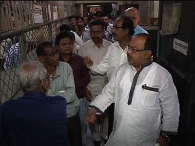 Currency Ban Kmc To Accept Demonetised Notes Asserts Mayor নোট বাতিল: পুরনো নোটেই কর জমা, সোমবারও খোলা পুরসভা, আশ্বাস মেয়রের