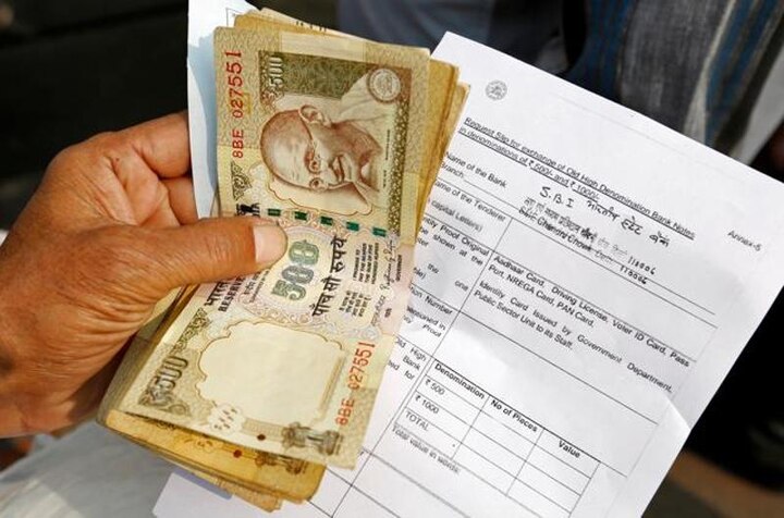 2 Bank Employees Booked For Exchanging Rs 6 Lakh Without Id Proof পরিচয়পত্র ছাড়াই ৬ লক্ষ টাকা বদল, সাসপেন্ড ২ ব্যাঙ্ককর্মী, পুলিশে অভিযোগ দায়ের