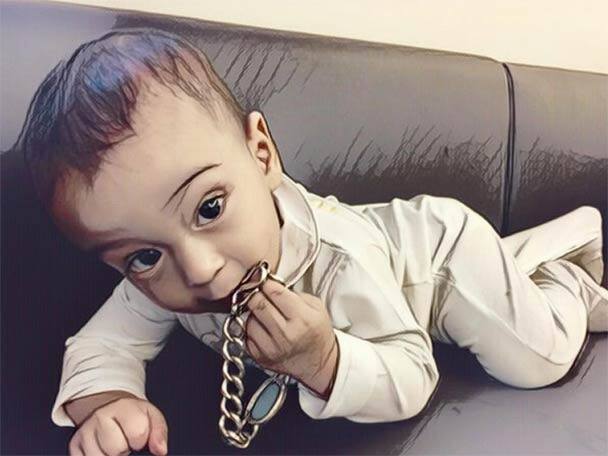 ছোট্ট আহিল মামার হাতের নীলকান্তমণির ব্রেসলেট নিয়ে খেলতে ব্যস্ত