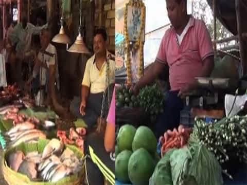 নোট সঙ্কটে দাম কমেছে মাছ-ডিম-চিকেনের, তাও বাজারে নেই ক্রেতা